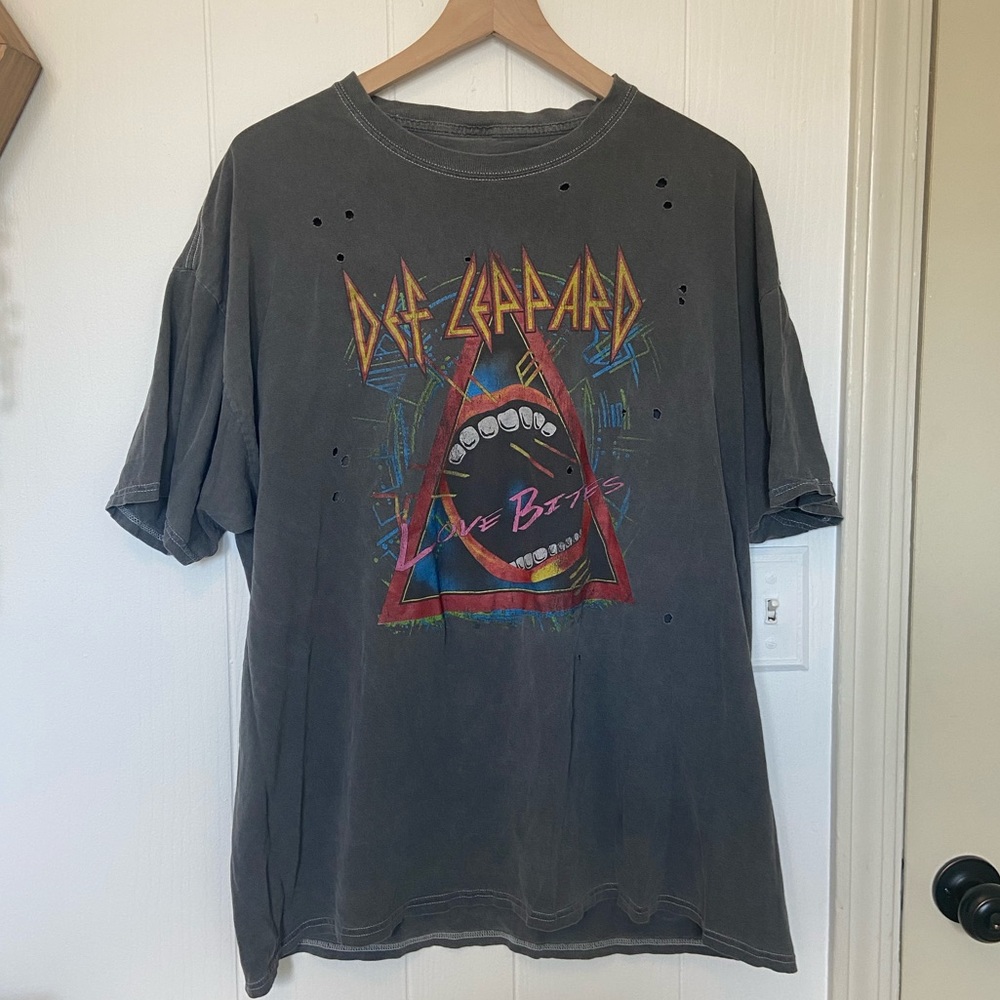 Oversized Distressed Def Leppard T-Shirt
